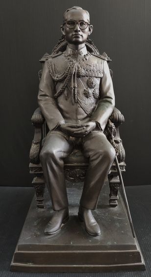 พระบรมรูป  รัชกาลที่ ๙  วัดอรุณราชวราราม รูปที่ 2