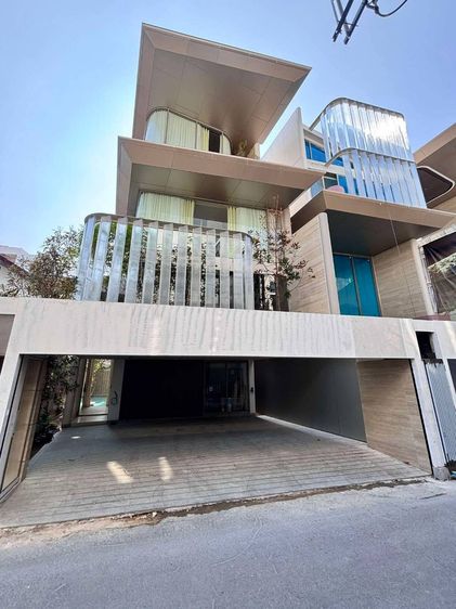 ขายบ้านเดี่ยวเอกมัย สุขุมวิท Luxury New House with Pool Ekkamai10 Sukhumvit65 บ้านพร้อมสระว่ายน้ำ 4-5ชั้น 3ห้องนอน 5ห้องน้ำ ที่จอดรถเยอะ รูปที่ 3