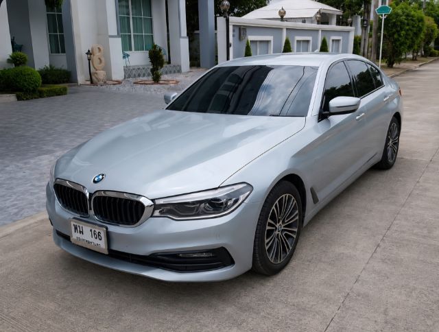 รถ BMW Series 5 520d สี บรอนซ์เงิน