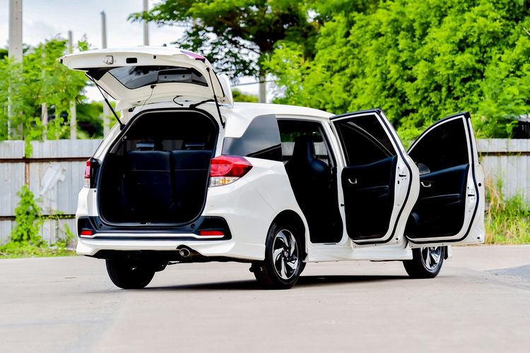 Honda Mobilio 2015 1.5 RS Utility-car เบนซิน ไม่ติดแก๊ส เกียร์อัตโนมัติ ขาว รูปที่ 4