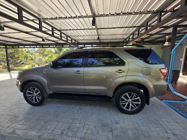Toyota Fortuner 2010 2.7 V Van เบนซิน ไม่ติดแก๊ส เกียร์อัตโนมัติ บรอนซ์ทอง รูปที่ 2