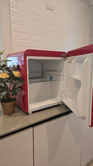 Häfele Retro Mini Fridge สีแดง  รูปที่ 4