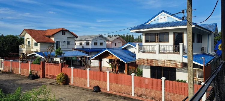 บ้านพร้อมที่ดิน