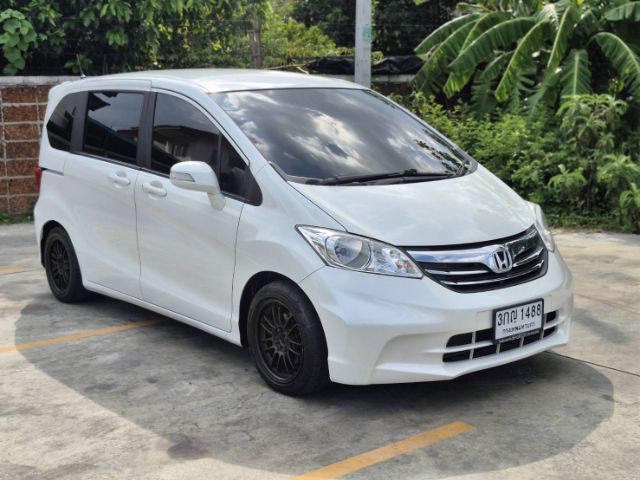รถ Honda Freed 1.5 EL สี ขาว