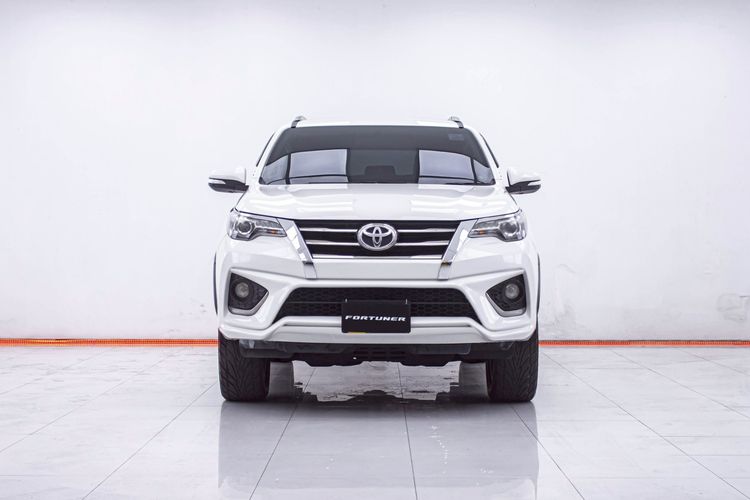Toyota Fortuner 2016 2.8 TRD Sportivo Utility-car ดีเซล ไม่ติดแก๊ส เกียร์อัตโนมัติ ขาว รูปที่ 4