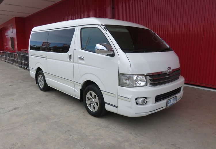 รถ Toyota Ventury 2.7 G สี ขาว