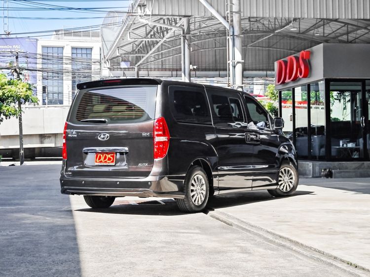 Hyundai H-1  2017 2.5 Elite Van ดีเซล เกียร์อัตโนมัติ น้ำตาล รูปที่ 2
