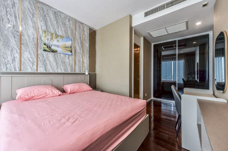 ขายราคาถูก คอนโดห้องใหม่ The Saint Residences Penthouse 3-Bed ชั้นสูง ห้องสวย พร้อมอยู่