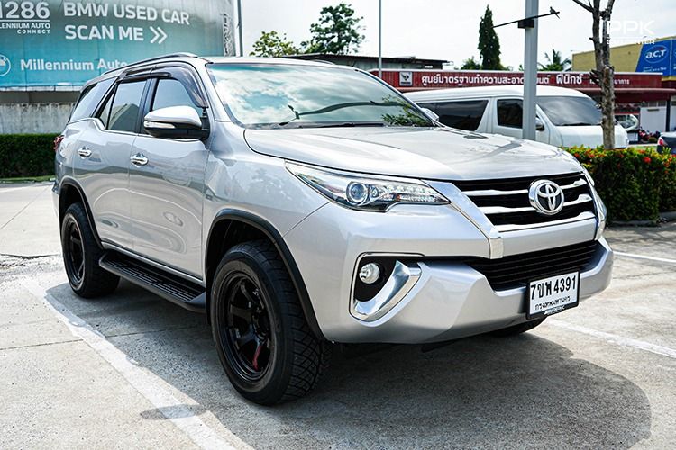 Toyota Fortuner 2015 2.4 V Utility-car ดีเซล ไม่ติดแก๊ส เทา รูปที่ 3