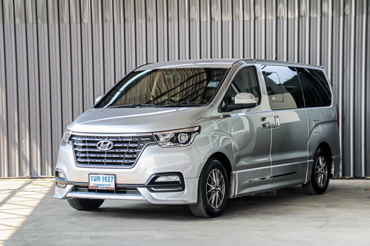 รถ Hyundai H-1  2.5 Deluxe สี เทา