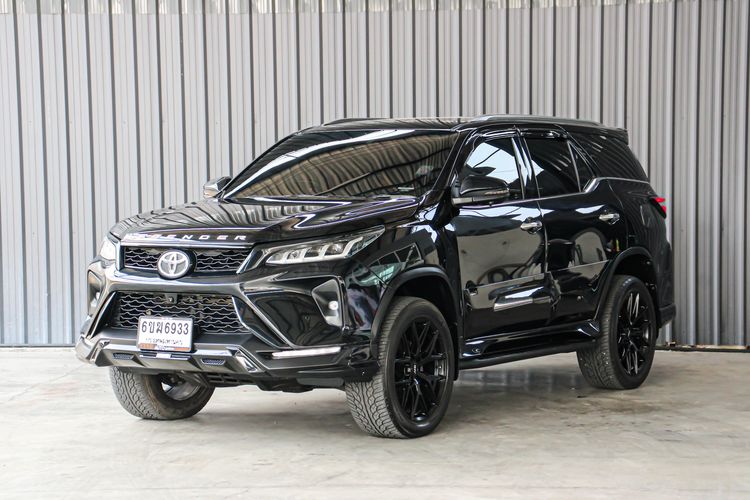 รถ Toyota Fortuner 2.4 Legender สี ดำ