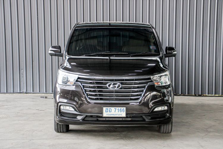 Hyundai H-1 2019 2.5 Deluxe Van ดีเซล ไม่ติดแก๊ส เกียร์อัตโนมัติ น้ำตาล รูปที่ 2