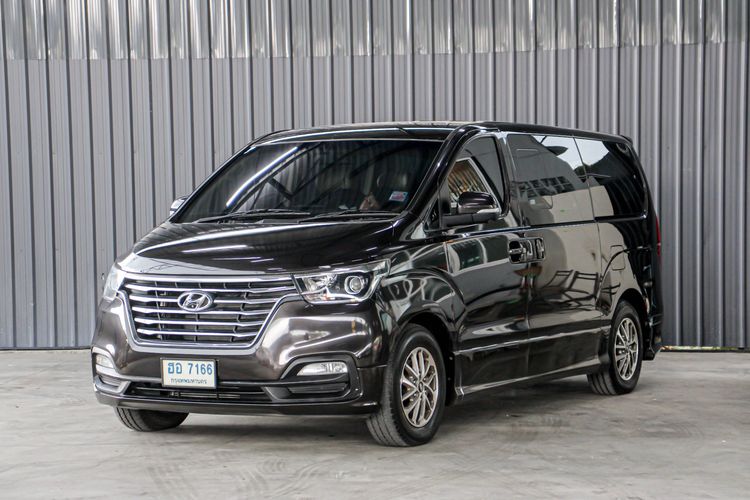 Hyundai H-1  2019 2.5 Deluxe Van ดีเซล ไม่ติดแก๊ส เกียร์อัตโนมัติ น้ำตาล