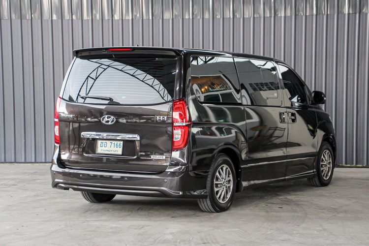 Hyundai H-1  2019 2.5 Deluxe Van ดีเซล ไม่ติดแก๊ส เกียร์อัตโนมัติ น้ำตาล รูปที่ 4