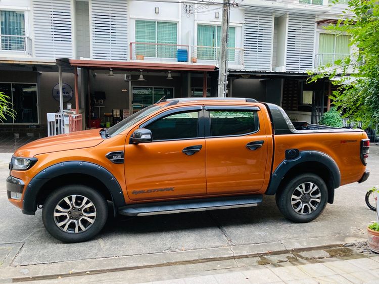 รถ Ford Ranger 2.0 Hi-Rider Wildtrak สี ส้ม