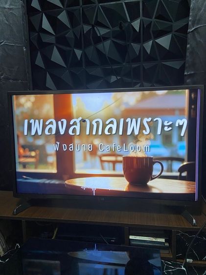 ขายสมาททีวี 32นิ้ว lb360t จอร้าวเครื่องปกติทุกอย่างดูยูทูปได้ 