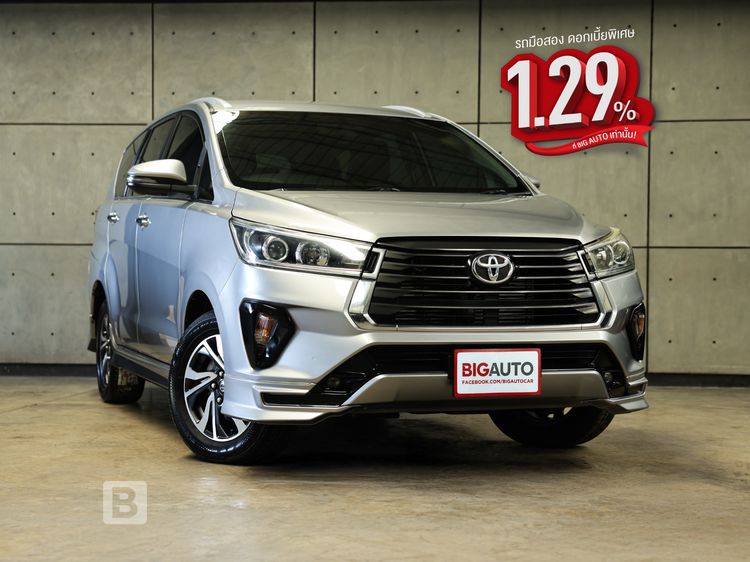 รถ Toyota Innova 2.8 Crysta สี บรอนซ์เงิน
