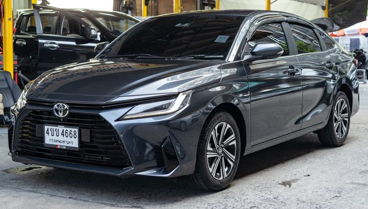 Toyota Yaris ATIV 2023 1.2 Premium Sedan เบนซิน ไม่ติดแก๊ส เกียร์อัตโนมัติ เทา รูปที่ 2