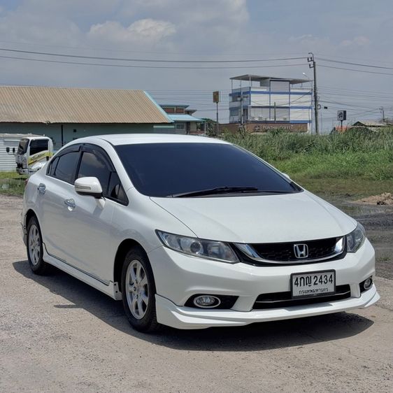 Honda Civic 2015 1.8 E Wise Edition i-VTEC Sedan เบนซิน ไม่ติดแก๊ส เกียร์ธรรมดา ขาว รูปที่ 3