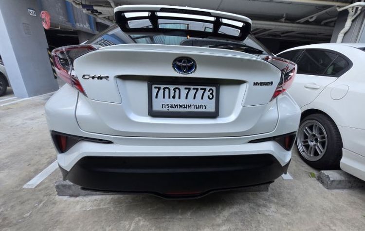 รถ Toyota C-HR 1.8 HV Mid สี ขาว