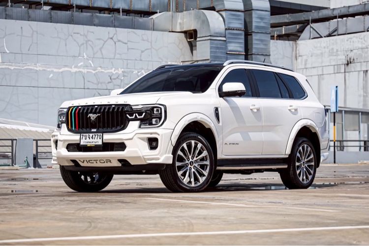 รถ Ford Everest 3.0 V6 Turbo Platinum 4WD สี ขาว