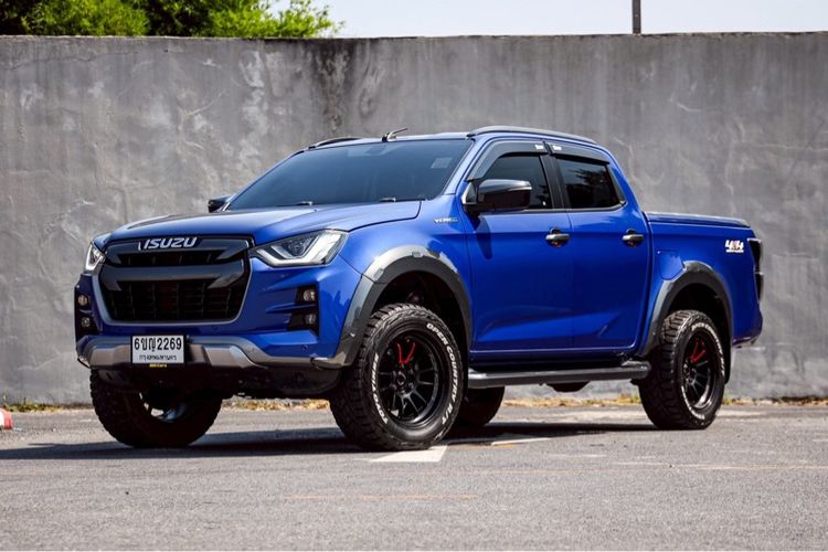 รถ Isuzu D-MAX 3.0 Vcross M 4WD สี น้ำเงิน