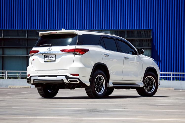 Toyota Fortuner 2018 2.8 V Utility-car ดีเซล ไม่ติดแก๊ส เกียร์อัตโนมัติ ขาว รูปที่ 4