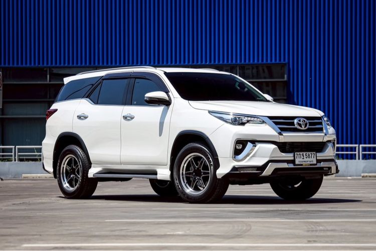 Toyota Fortuner 2018 2.8 V Utility-car ดีเซล ไม่ติดแก๊ส เกียร์อัตโนมัติ ขาว รูปที่ 3