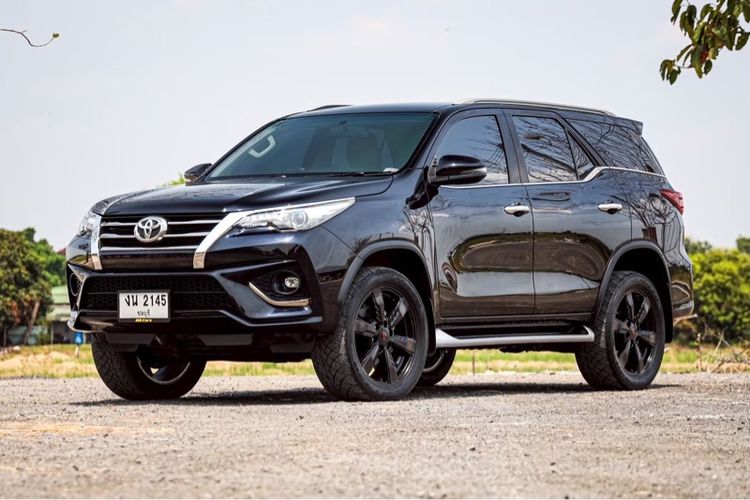 รถ Toyota Fortuner 2.8 V TRD Sportivo II Black Top 4WD สี ดำ