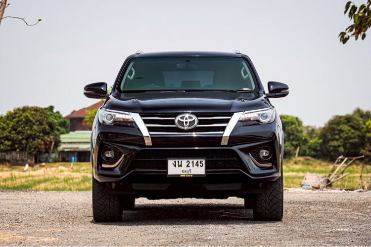 Toyota Fortuner 2018 2.8 V TRD Sportivo II Black Top 4WD Utility-car ดีเซล ไม่ติดแก๊ส เกียร์อัตโนมัติ ดำ รูปที่ 2