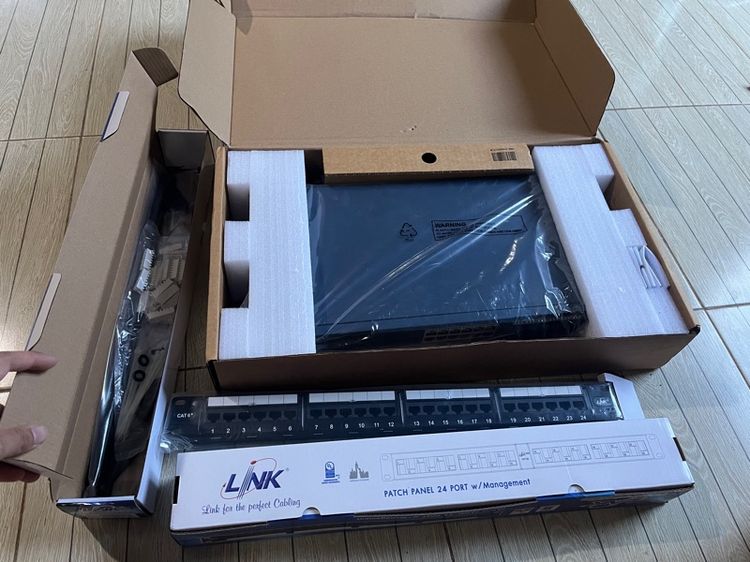 Hikvision DS-3E0524-E(B) 24 Port Gigabit Unmanaged Switch และ Patch Panel 24 Port US-3124A  รูปที่ 3