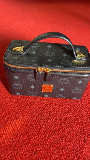 กระเป๋าทรงกล่อง MCM กับรุ่น Rockstar Vanity Case