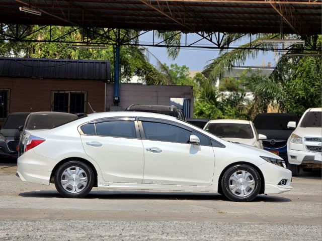 Honda Civic 2013 1.8 Hybrid Sedan ไฮบริด ไม่ติดแก๊ส เกียร์อัตโนมัติ ขาว รูปที่ 3