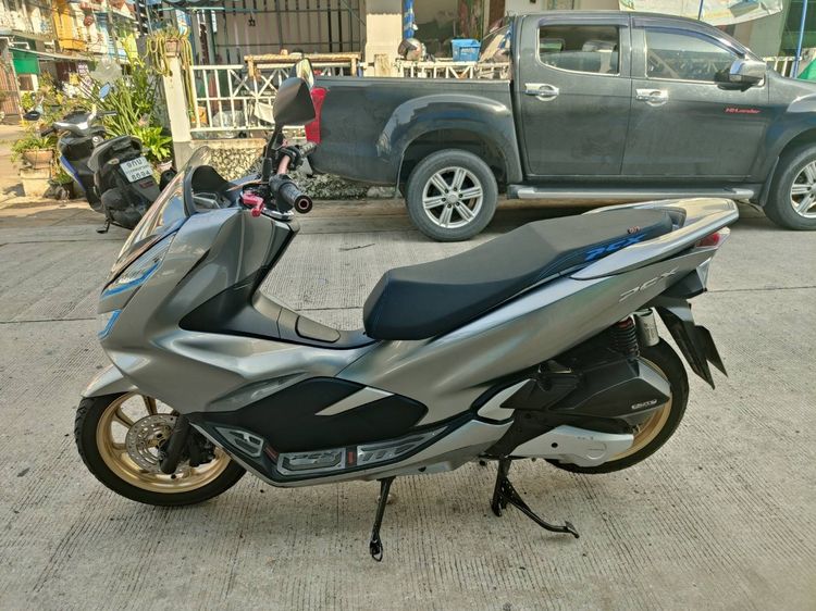 🛵ยังไงก็ขาย PCX 150 ปี 63 เครื่องไม่เดิม สีสวย สตาร์ทมือ ท่อดัง เล่มชุดโอนครบ+เปลี่ยนถ่ายน้ำมันเครื่องฟรี ส่งฟรี 30 กม. รูปที่ 2