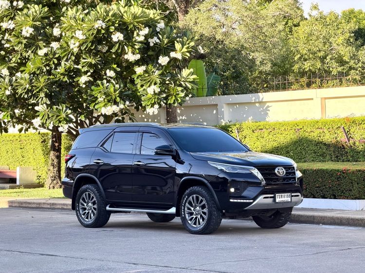 รถ Toyota Fortuner 2.4 G สี ดำ