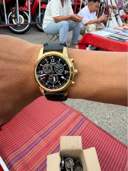 นาฬิกาข้อมือ Tissot PRC 200 Chronograph สีทองพร้อมสายหนังสีดำ