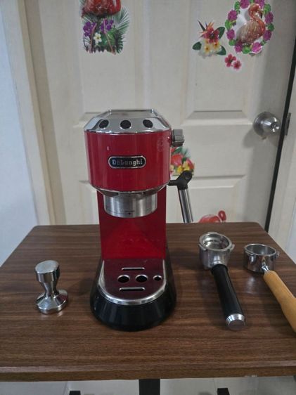 เครื่องชงกาแฟเอสเพรส รุ่น DeLonghi

Dedica
