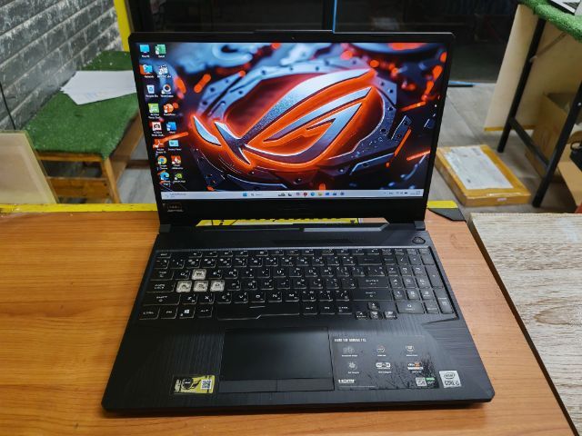 Asus Tuf Gaming คอร์  i5 แรม 8 กิ๊ก คีย์บอร์ดมีไฟ ดูเครื่องได้ที่ บ้านเนินสะอาด เส้นข้าง ม.คร