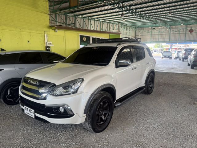 รถ Isuzu MU-X 3.0 RS 2WD สี ขาว