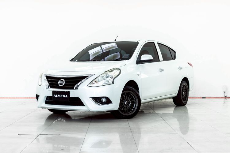 รถ Nissan Almera 1.2 E สี ขาว