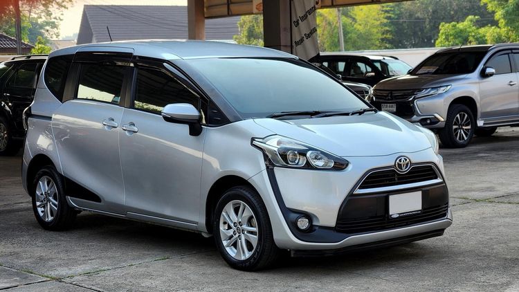 Toyota Sienta 2018 1.5 G Utility-car เบนซิน ไม่ติดแก๊ส เกียร์อัตโนมัติ บรอนซ์เงิน รูปที่ 3