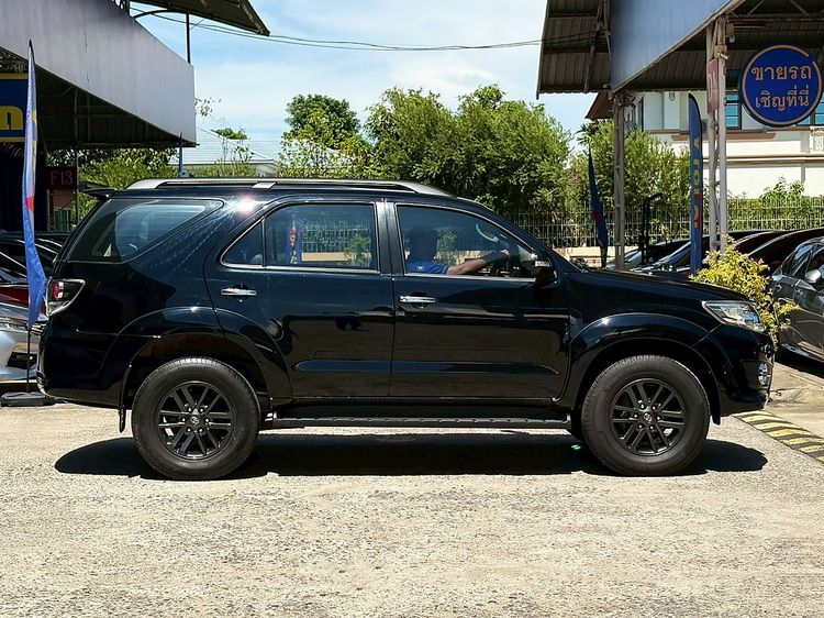 Toyota Fortuner 2015 2.5 V Utility-car ดีเซล ไม่ติดแก๊ส เกียร์อัตโนมัติ ดำ รูปที่ 2