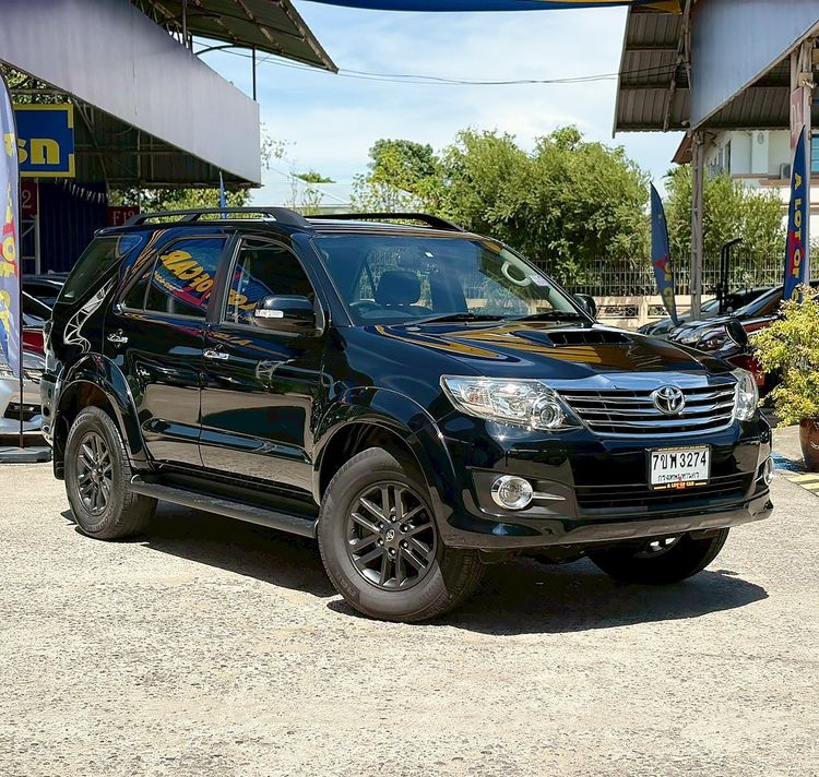 รถ Toyota Fortuner 2.5 V สี ดำ