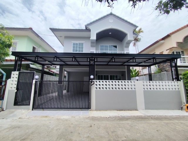 ขายบ้านแฝด หมู่บ้านบุรีรมย์ คลอง 4 เนื้อที่ 37 ตรว. (ถ.ไสวประชาราษฎร์)