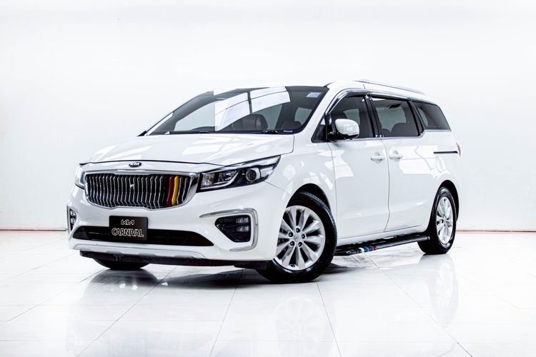 รถ Kia Grand Carnival 2.2 LX สี ขาว