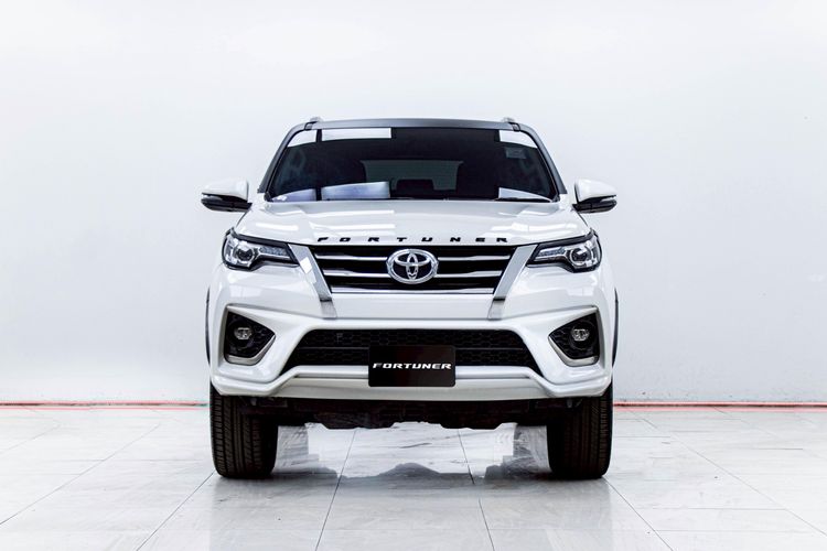 Toyota Fortuner 2018 2.8 TRD Sportivo 4WD Utility-car ดีเซล ไม่ติดแก๊ส เกียร์อัตโนมัติ ขาว รูปที่ 4