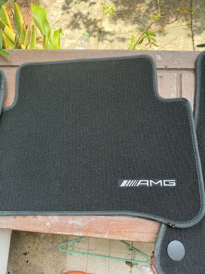  ชุดพรมแท้ถอดสภาพดี พรมปูพื้นรถยนต์ Mercedes-Benz AMG ของแท้  รูปที่ 3
