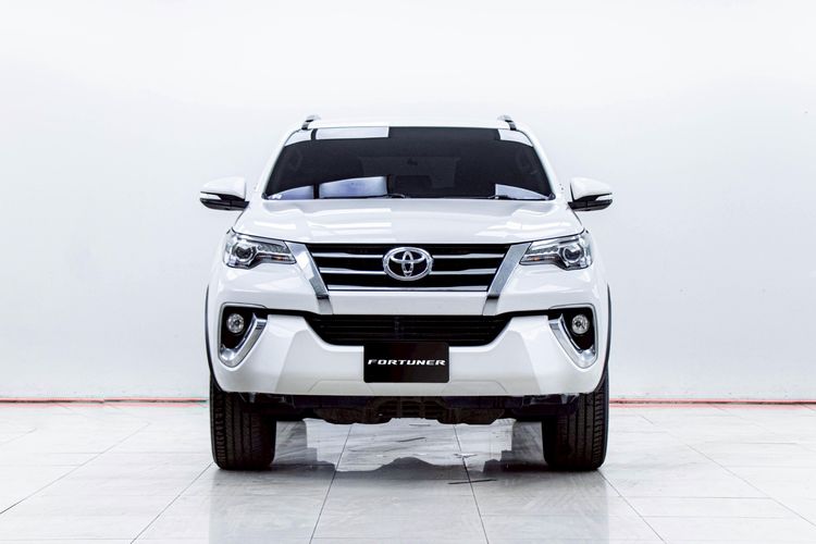 Toyota Fortuner 2017 2.4 V Utility-car ดีเซล ไม่ติดแก๊ส เกียร์อัตโนมัติ ขาว รูปที่ 4