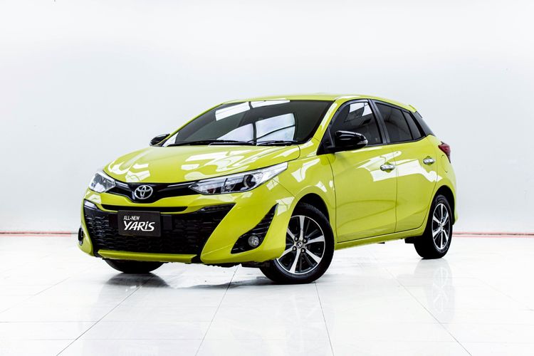 รถ Toyota Yaris 1.2 G Plus สี เขียว