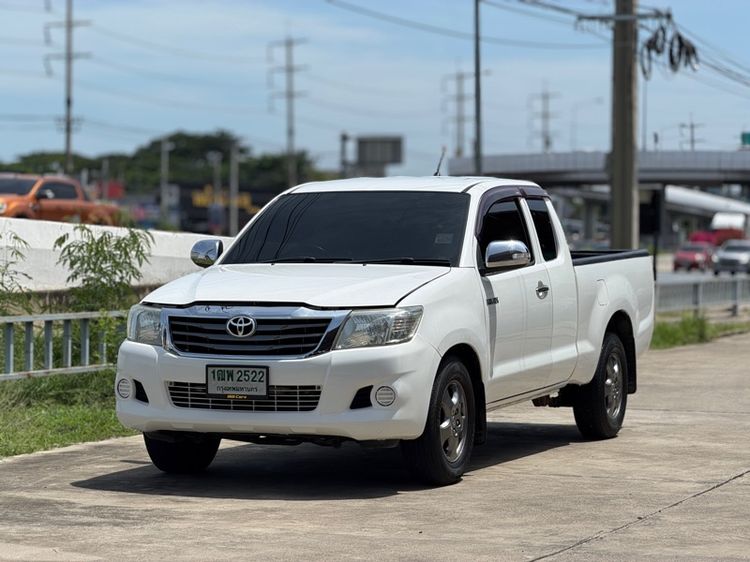 รถ Toyota Hilux Vigo 2.7 E สี ขาว